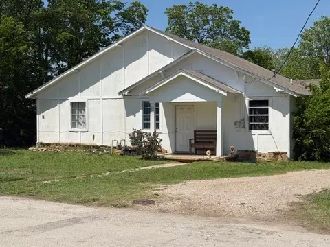 902 Thompson, Jacksboro, TX 76458