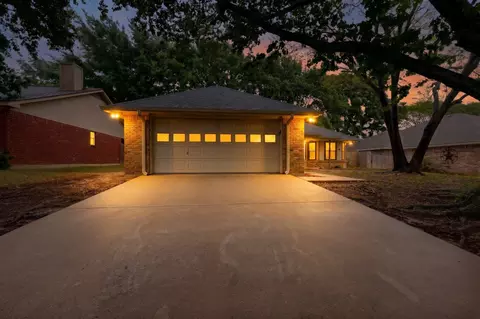 8 Marvin Gdns, Midlothian, TX 76065