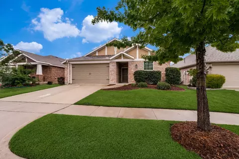 1612 Meadow Trail Ln, Aubrey, TX 76227