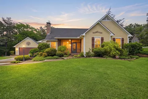 621 Kiowa Dr E, Lake Kiowa, TX 76240