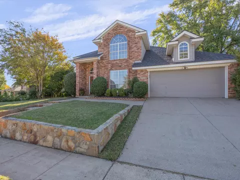 3428 Pembroke Pl, Bedford, TX 76021