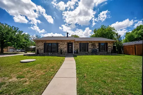 817 Oakland St, Grand Prairie, TX 75052