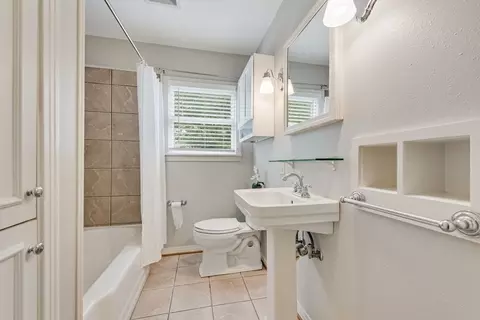Bath - 313 Grace Ln, Terrell, TX 75160 photo 2 of 2