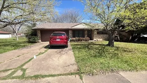 1002 SE 2nd St, Grand Prairie, TX 75051
