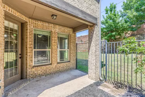 Exterior - 1014 Brook Forest Ln, Euless, TX 76039 photo 7 of 7