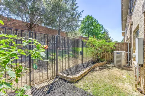 Exterior - 1014 Brook Forest Ln, Euless, TX 76039 photo 6 of 7
