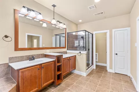Bath - 1014 Brook Forest Ln, Euless, TX 76039 photo 3 of 4