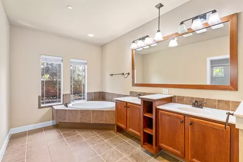 Bath - 1014 Brook Forest Ln, Euless, TX 76039 photo 2 of 4