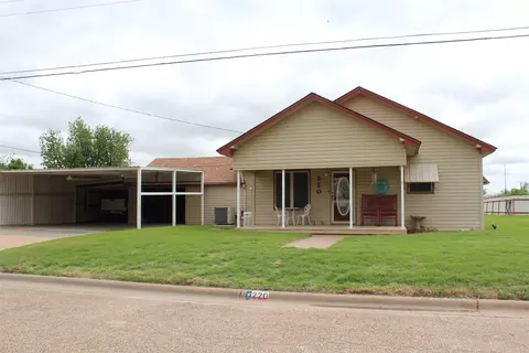 220 N 14th Ave, Munday, TX 76371