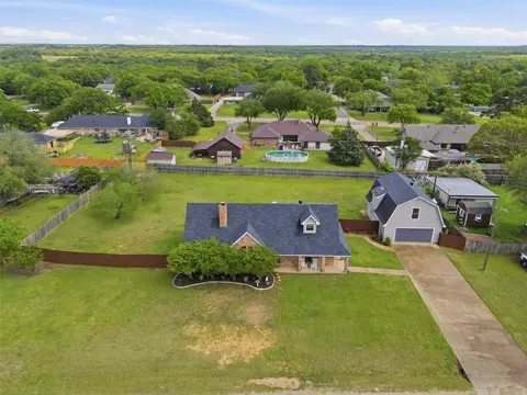 2726 Hill Ln, Cleburne, TX 76031