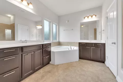 Bath - 1428 Mesa Crest Dr, Haslet, TX 76052 photo 1 of 3
