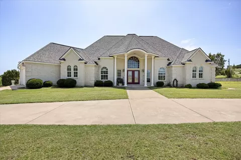 2030 Hills Ct, Stephenville, TX 76401