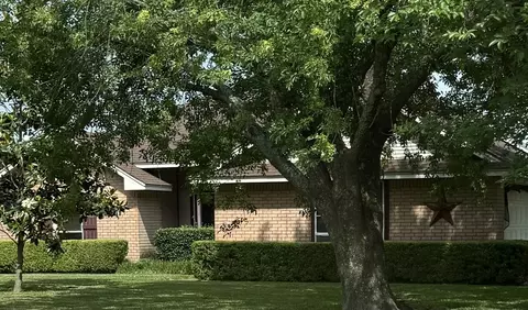 202 Castleridge Dr, Red Oak, TX 75154