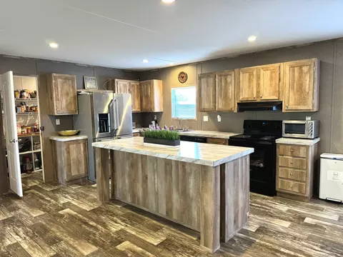 312 Candlewood Cir, Gainesville, TX 76240