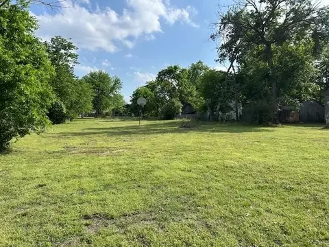 405 E Grand St, Whitewright, TX 75491