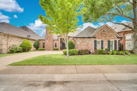 759 Village Green Dr, Desoto, TX 75115