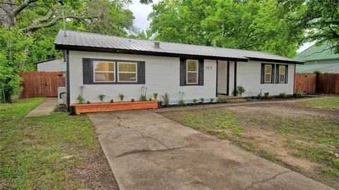 103 Phillips St, Saint Jo, TX 76265
