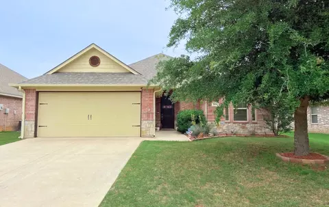 109 Donna Cir, Granbury, TX 76049