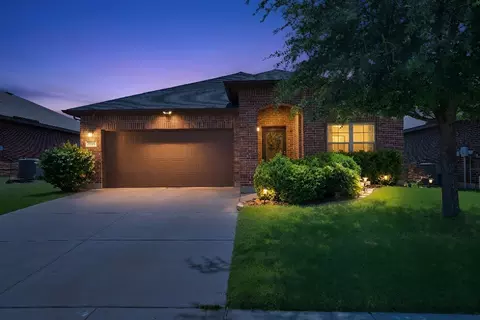 7064 Seton Hall Dr, Fort Worth, TX 76120