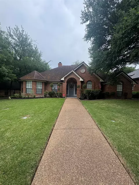 713 Ashley Dr, Hurst, TX 76054