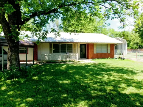 200 W Spencer St, Bangs, TX 76823