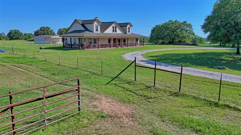 433 Fruitland Rd, Bowie, TX 76230
