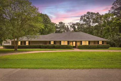 9465 Peninsula Dr, Tyler, TX 75707