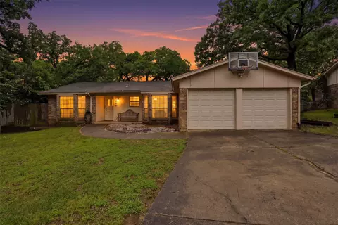 7658 Blue Carriage Ct, Fort Worth, TX 76120