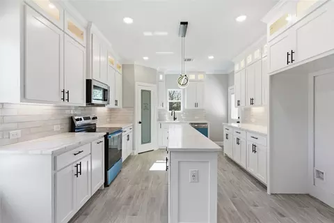 Kitchen - 420 E Ball St, Tom Bean, TX 75489 photo 2 of 2