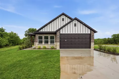 420 E Ball St, Tom Bean, TX 75489