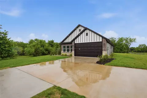 Exterior - 420 E Ball St, Tom Bean, TX 75489 photo 5 of 9