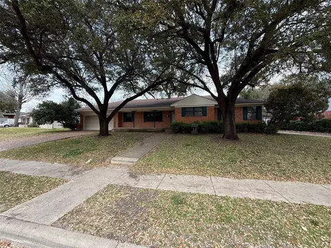 802 Ranier Cir, Garland, TX 75041