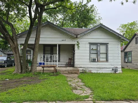 607 Moran St, Gainesville, TX 76240