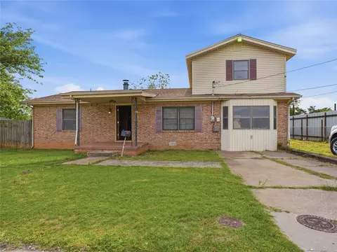 511 N Clay St, Henrietta, TX 76365