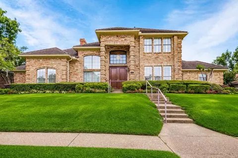 1306 Travis Cir N, Irving, TX 75038