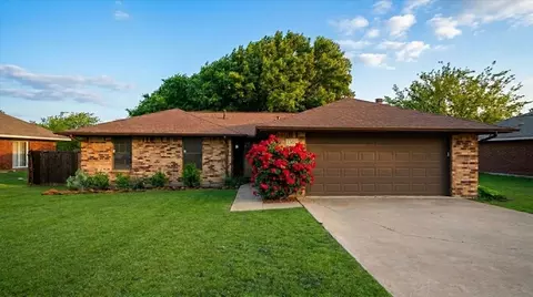 504 Bluebird Ln, Red Oak, TX 75154