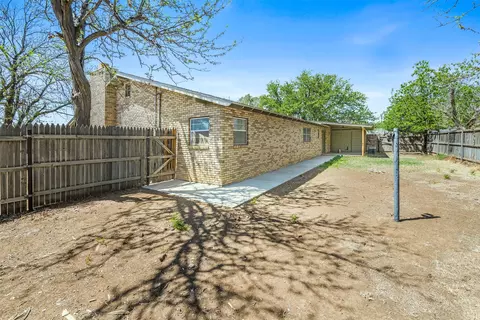 2006 Borger St, Plainview, TX 79072 photo 23
