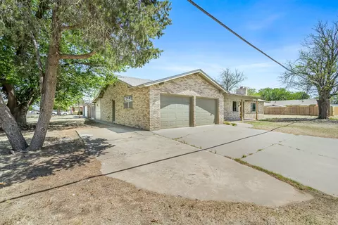 2006 Borger St, Plainview, TX 79072 photo 21