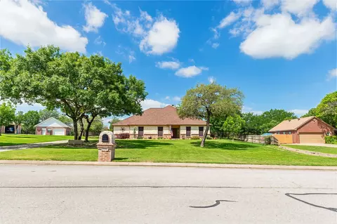 136 Oakwood Ct, Lakeside, TX 76135