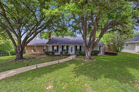 701 Raintree Rd, Fort Worth, TX 76103