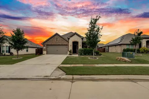 121 Rosemary Dr, Azle, TX 76020
