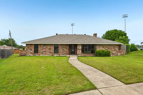 813 Oakbluff Dr, Lancaster, TX 75146