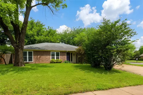 400 Indian Crest Dr, Saginaw, TX 76179