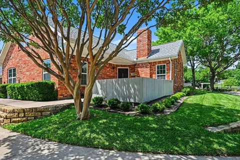 6113 Haley Ln, Fort Worth, TX 76132