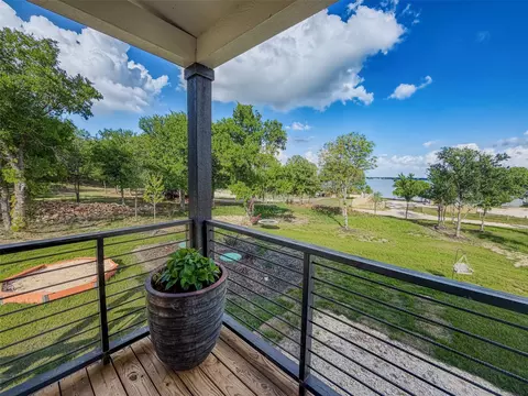 213 Meadow Pond Ct, Runaway Bay, TX 76426