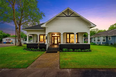 201 W Pecan St, West, TX 76691