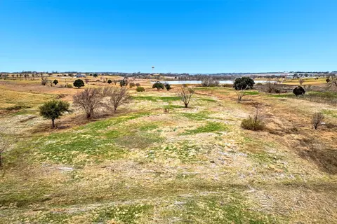 8070 S Lone Star Pkwy, Moody, TX 76657