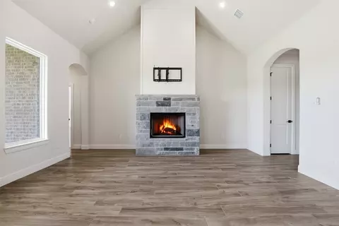 Living - 117 Eagle Ct, Rainbow, TX 76077 photo 3 of 5