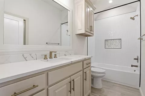 Bath - 117 Eagle Ct, Rainbow, TX 76077 photo 1 of 3