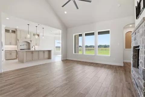 Living - 117 Eagle Ct, Rainbow, TX 76077 photo 1 of 5